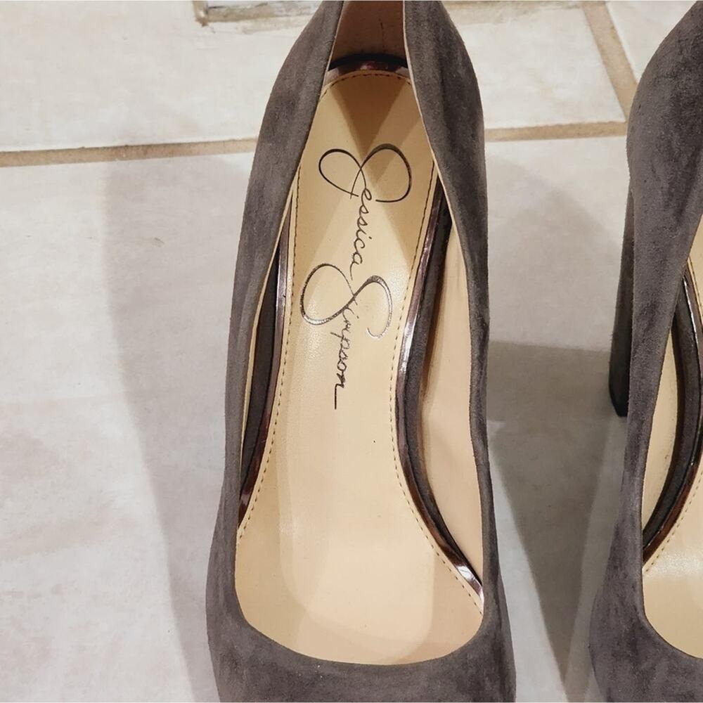 Jessica Simpson Gray Suede Leather Block Heel Round Toe Classic Pumps Size 7.5 - Picture 4 of 8